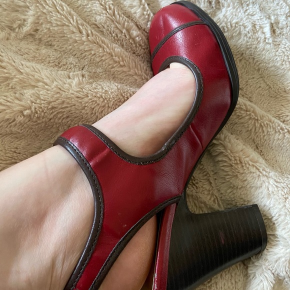 Vintage Steve Madden Pumps Cherry Red Chunky Heel - Picture 4 of 13